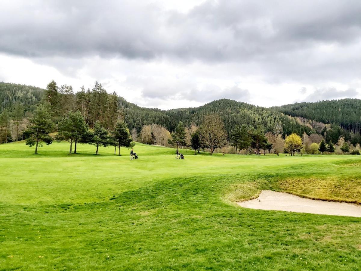 Pension U Golfu Cihelny 카를로비바리 외부 사진