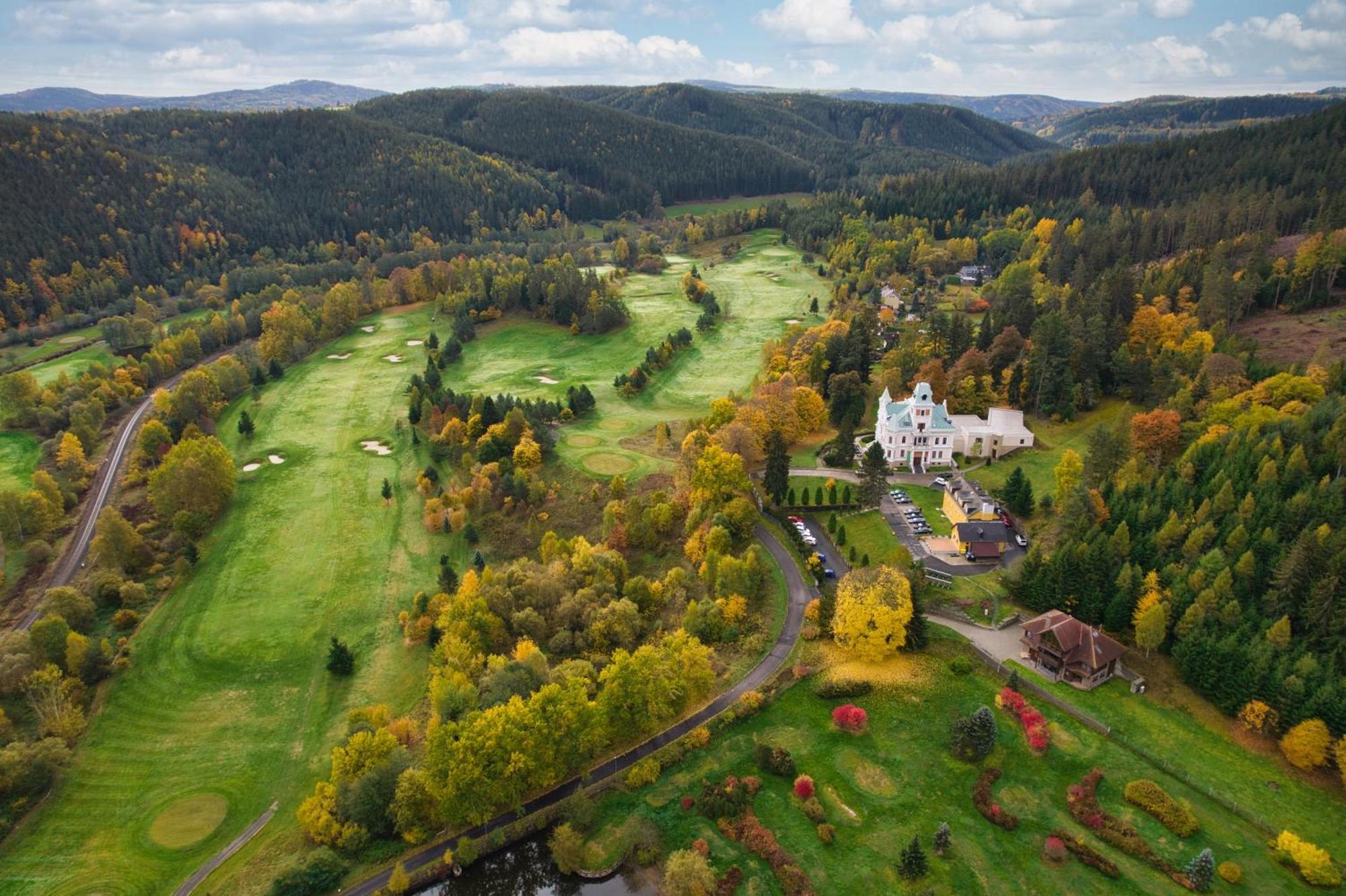 Pension U Golfu Cihelny 카를로비바리 외부 사진