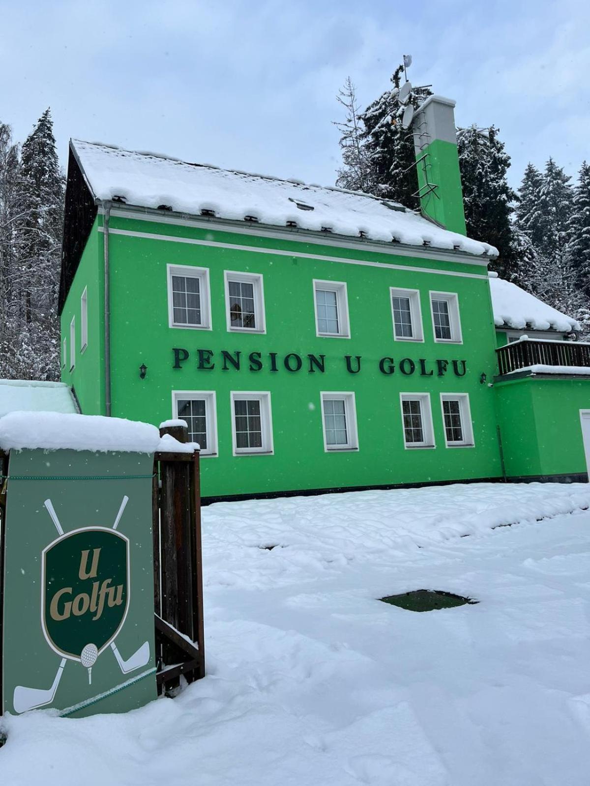 Pension U Golfu Cihelny 카를로비바리 외부 사진
