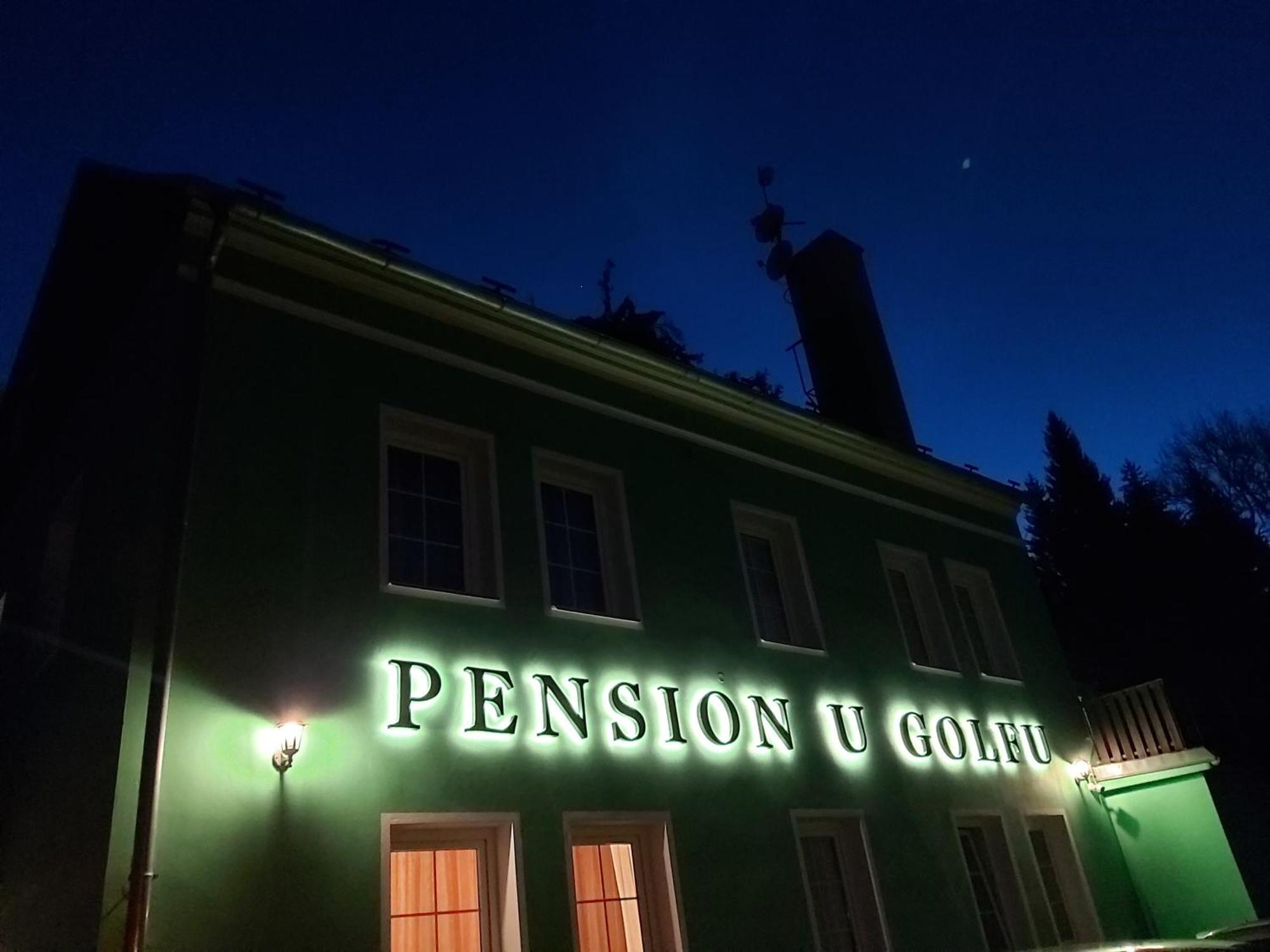 Pension U Golfu Cihelny 카를로비바리 외부 사진