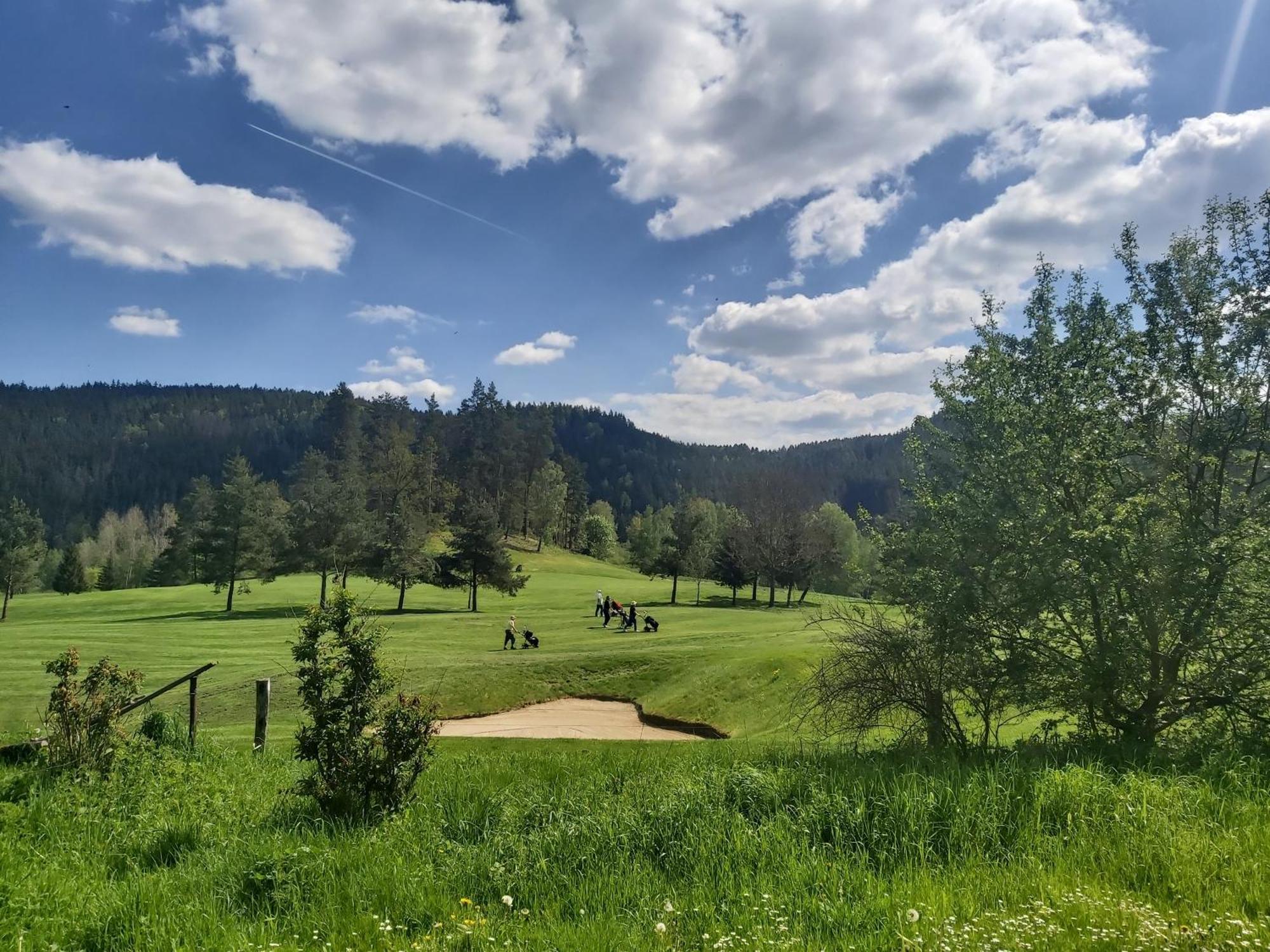 Pension U Golfu Cihelny 카를로비바리 외부 사진